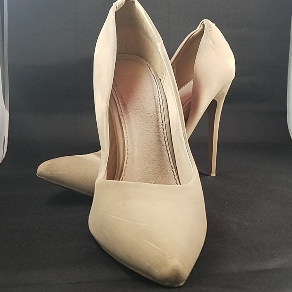 Heels - Picture 2 of 3